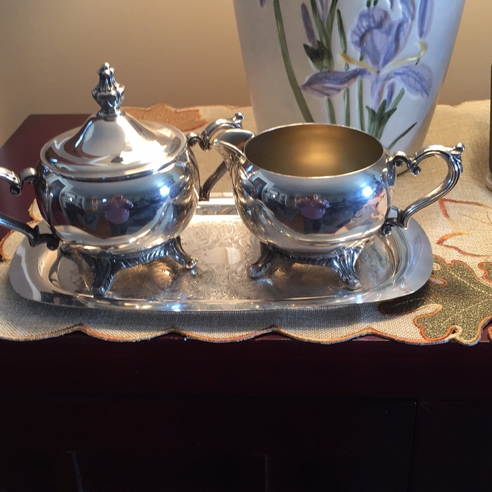 Rogers silver plated milk and creamer set🌸🌷🌷🌷